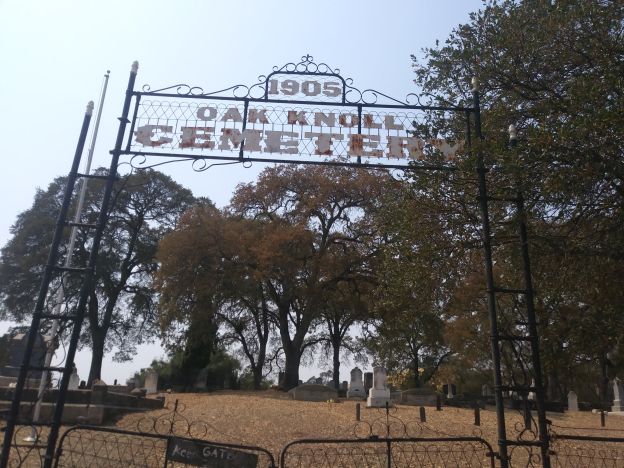 [Picture of Oak Knoll Cemetery]
